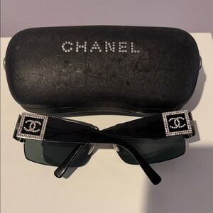 Authentic CHANEL Crystal CC Logo Sunglasses 4095 B Black + case